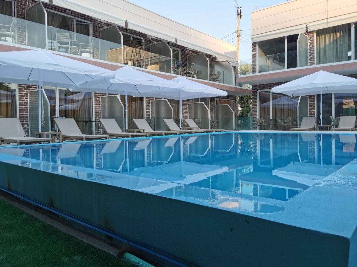 Hotel Capital Lux نيدري المظهر الخارجي الصورة